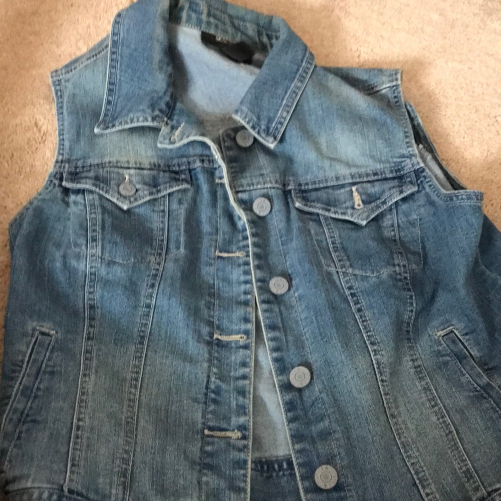 Sleeveless jean vest